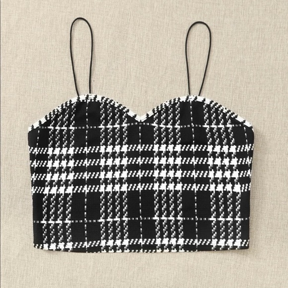 Tops - Black and White Plaid Crop Top ☁️